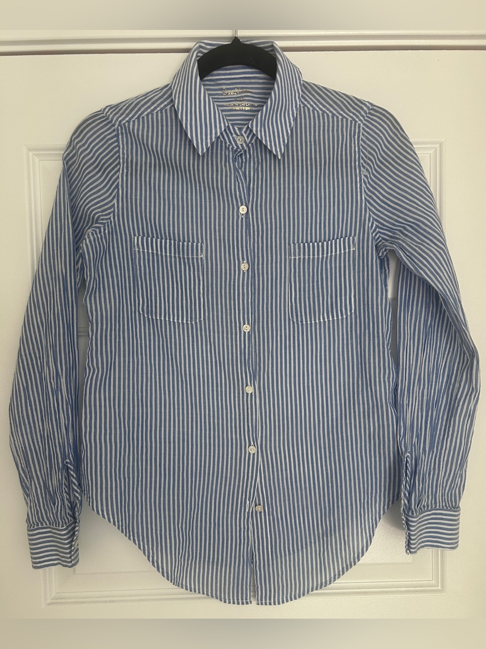 Lilly Pulitzer Blue and White Striped Vertical Button-Down Shirt Size XXS